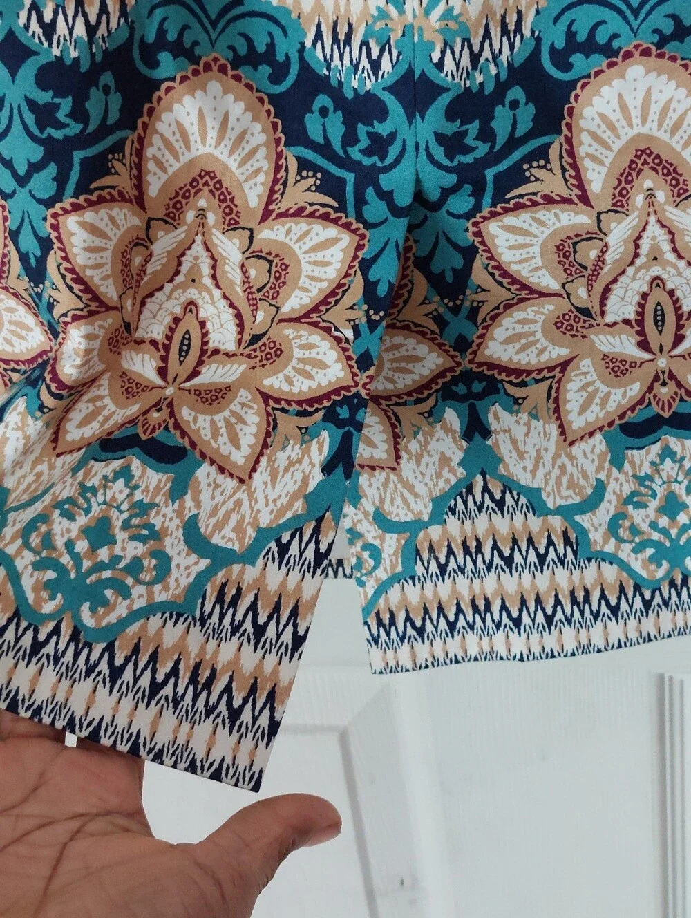 Ann Taylor Blue & Beige Ikat Floral Border Print Pencil Skirt Size 14 - Picture 7 of 8